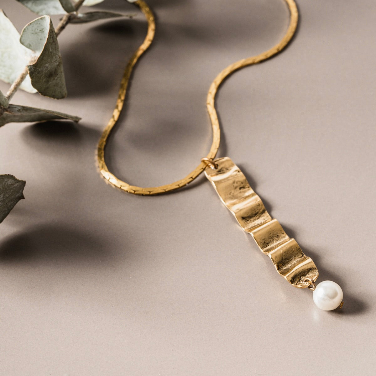 wave & pearl necklace